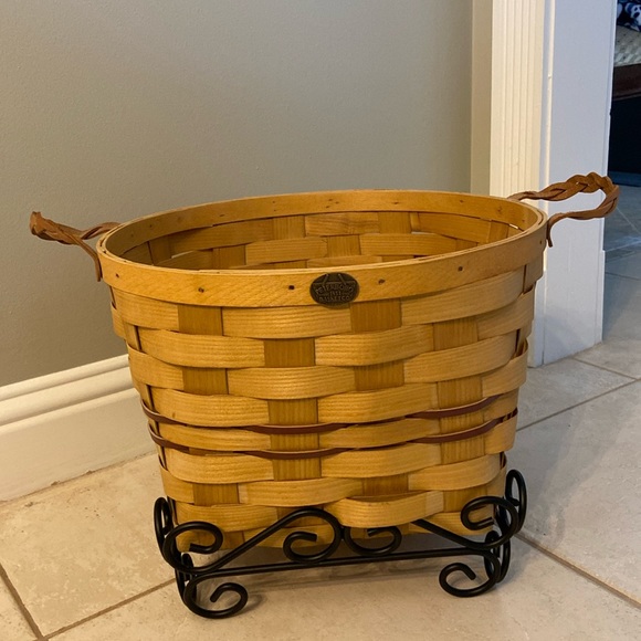 Peterboro VTG Basket w/ Handles, Removable Washable Lining & Wrought Iron Stand - Picture 4 of 15